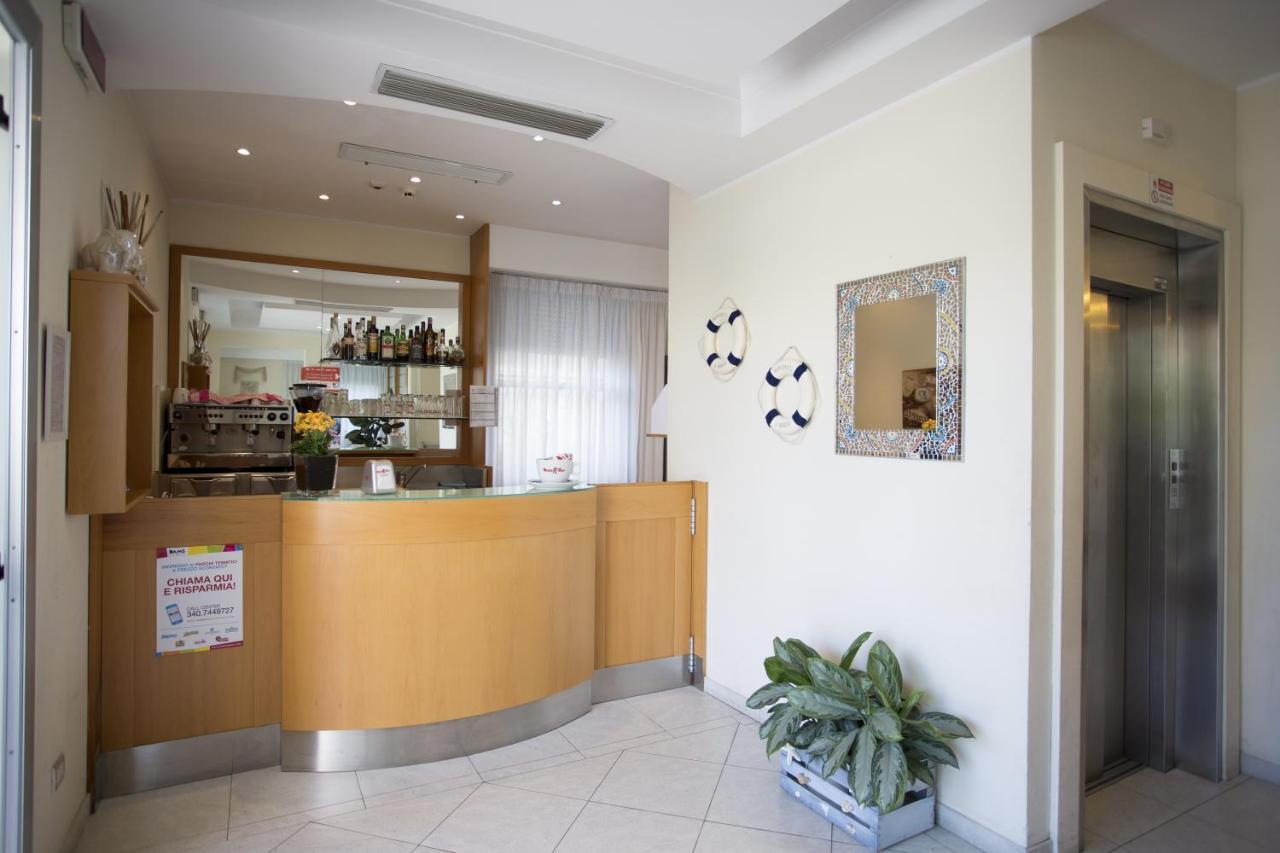 Hotel Savana Rimini Exterior photo