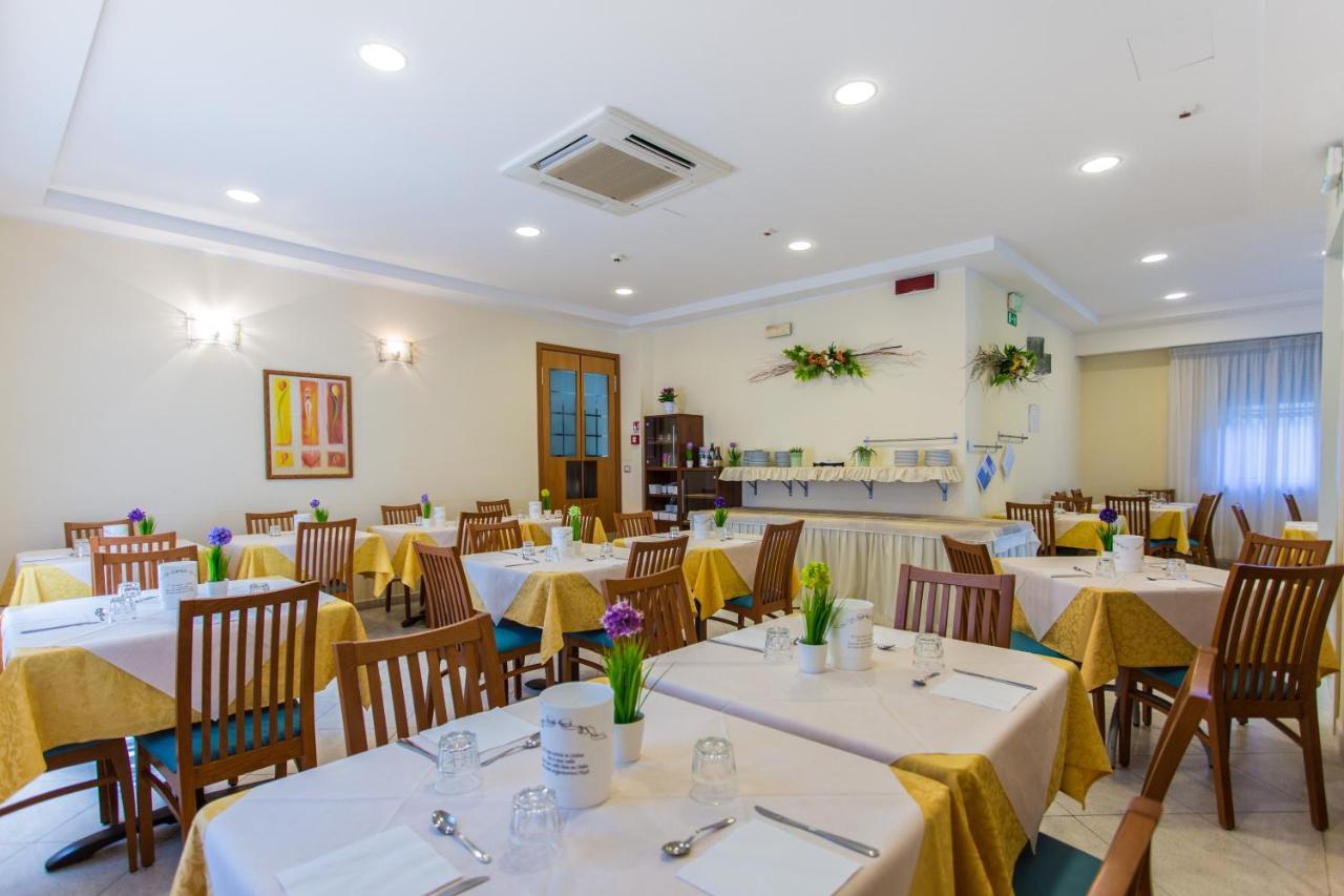 Hotel Savana Rimini Exterior photo