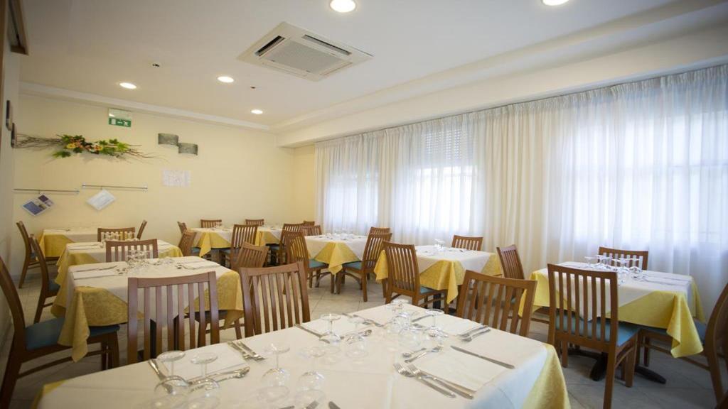 Hotel Savana Rimini Exterior photo