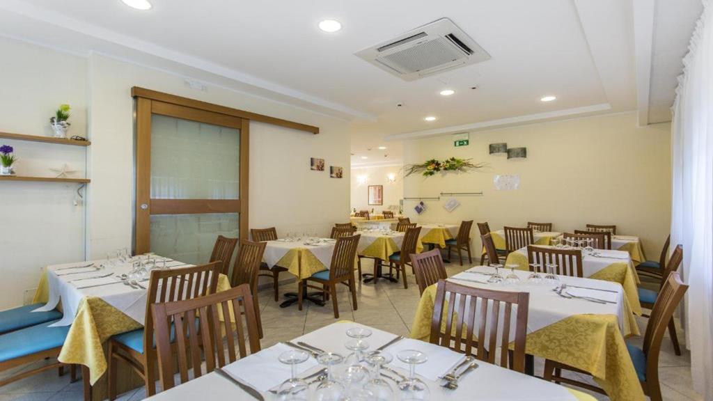 Hotel Savana Rimini Exterior photo